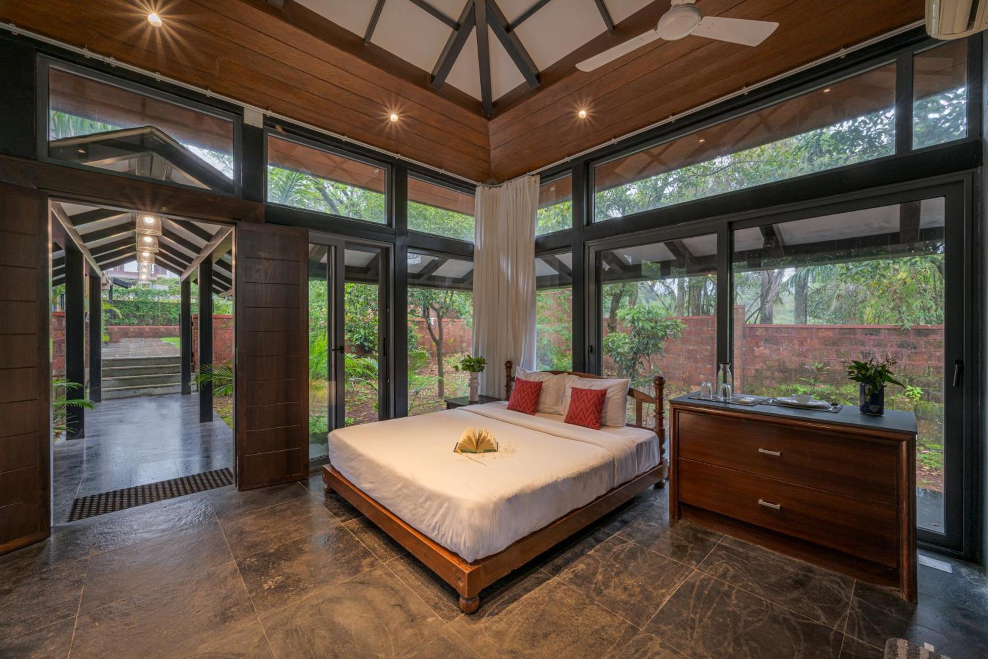 Saffronstays The Glasshouse, Panchgani - Beautiful Glass Villa For Couples Exterior photo