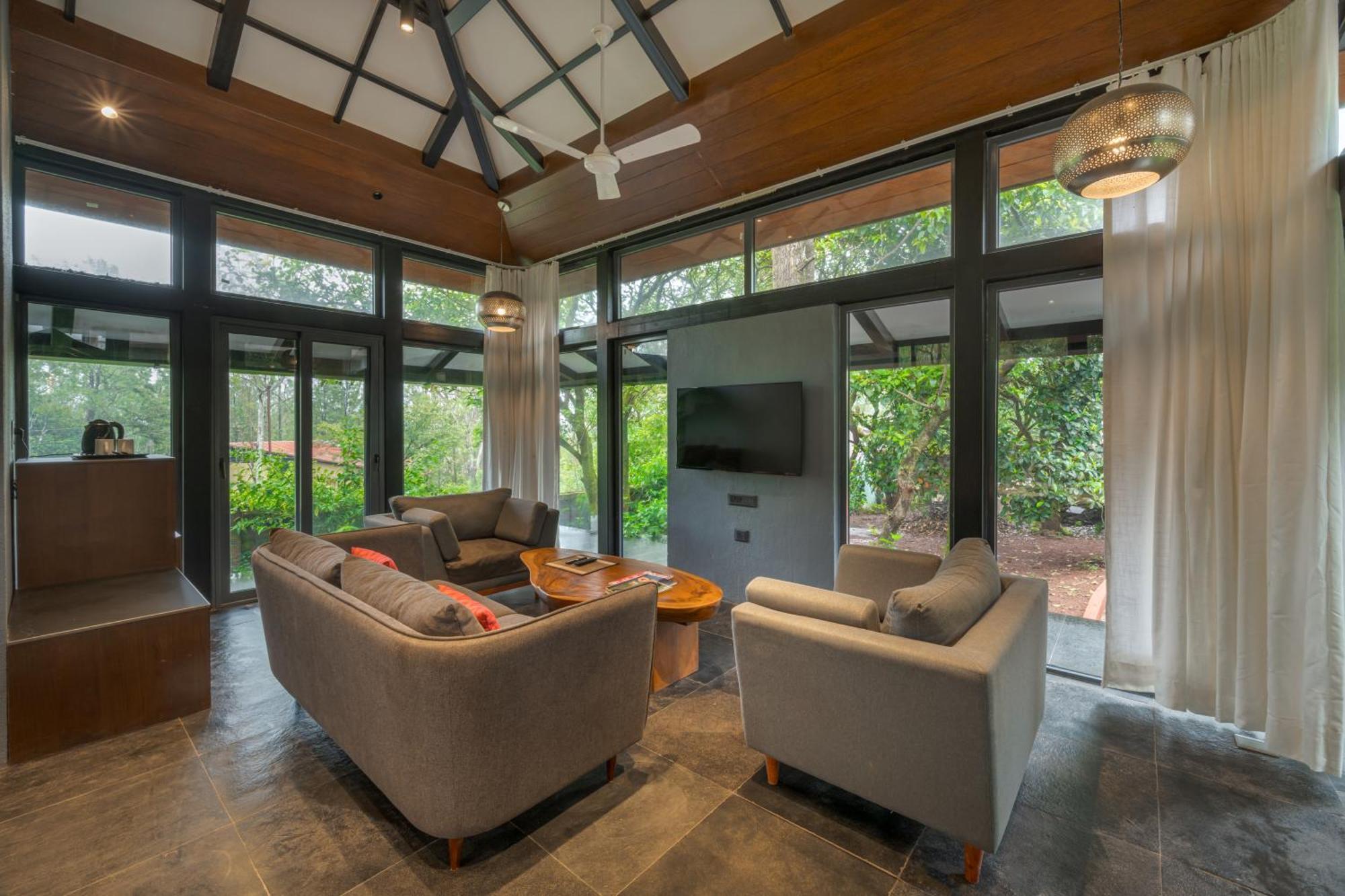 Saffronstays The Glasshouse, Panchgani - Beautiful Glass Villa For Couples Exterior photo